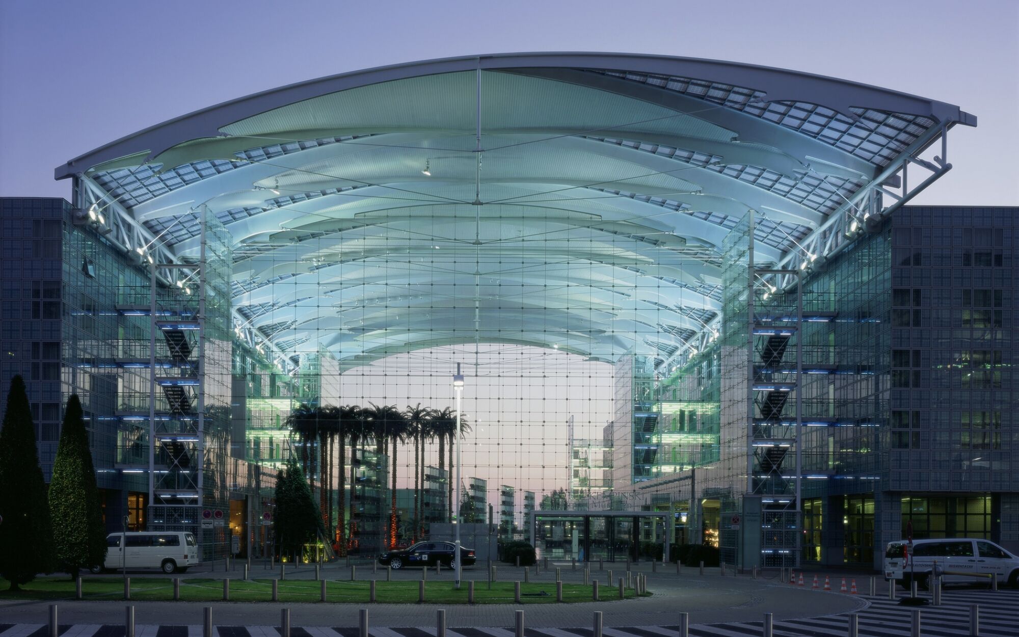 Hilton Munich Airport Hotel Schwaig bei Nürnberg Buitenkant foto The main building of the airport